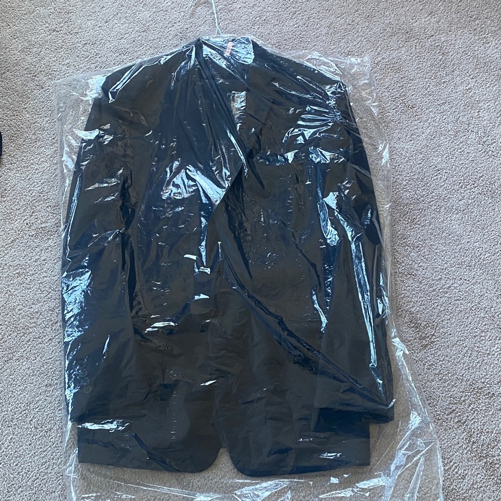 Calvin Klein Navy suit. Professionally cleaned. Size 42L 38/32